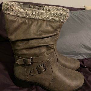 New Torrid 9.5W grey boots